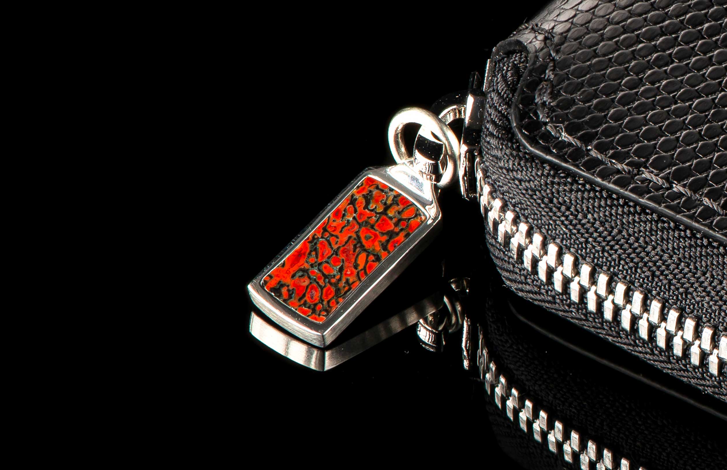 Zipper Bi-Fold - Image 18